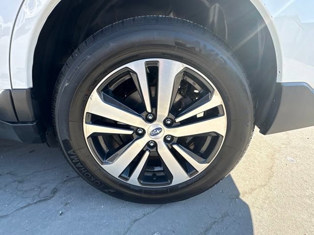 Used 2018 Subaru Outback 3.6R Limited AWD/4WD image 9