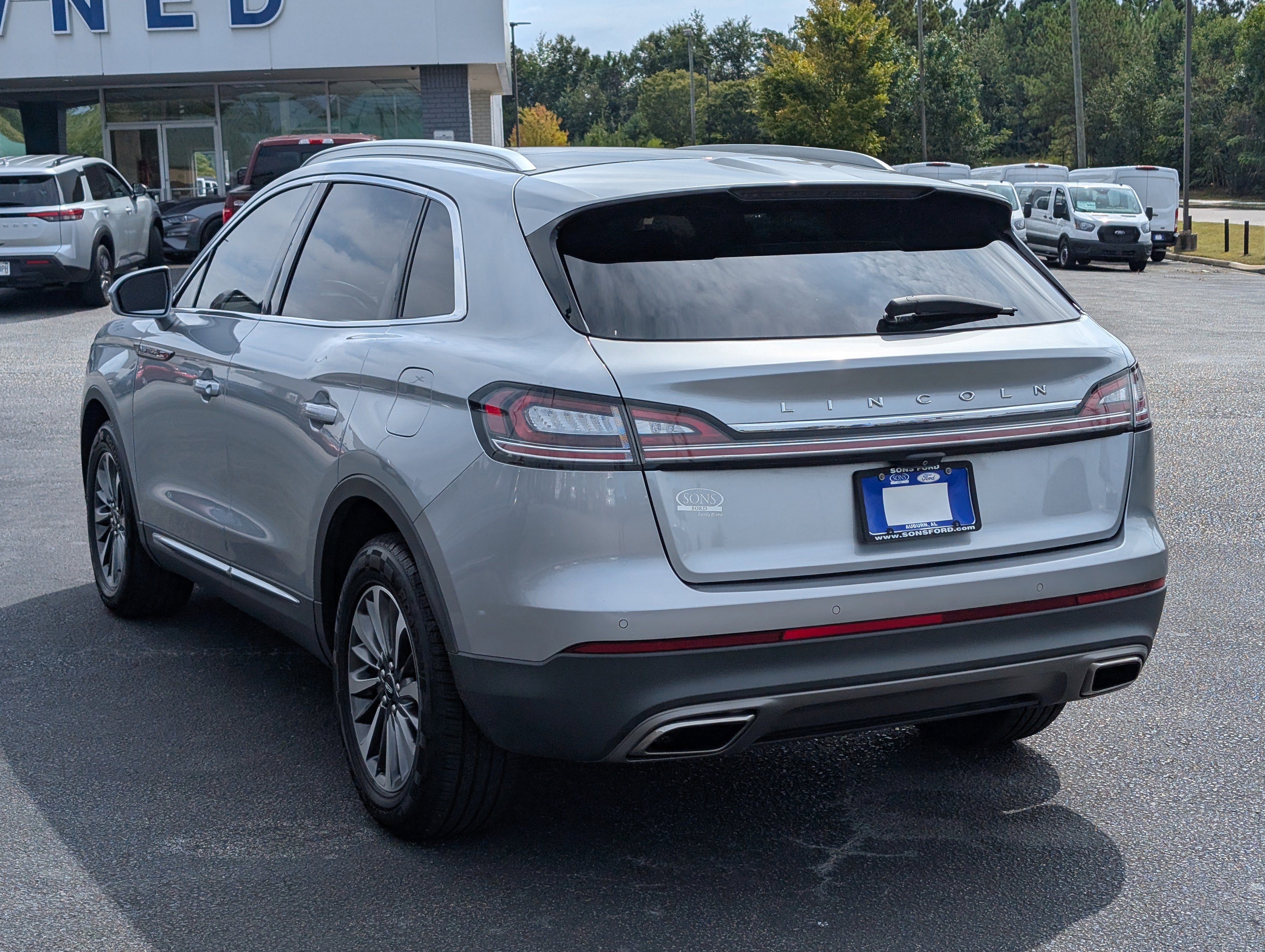 Used 2022 Lincoln Nautilus Reserve FWD image 13