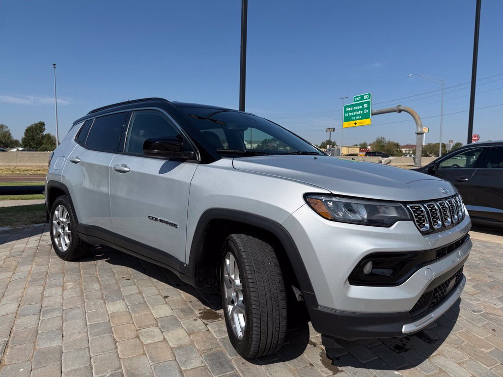 Used 2025 Jeep Compass Limited AWD/4WD image 27