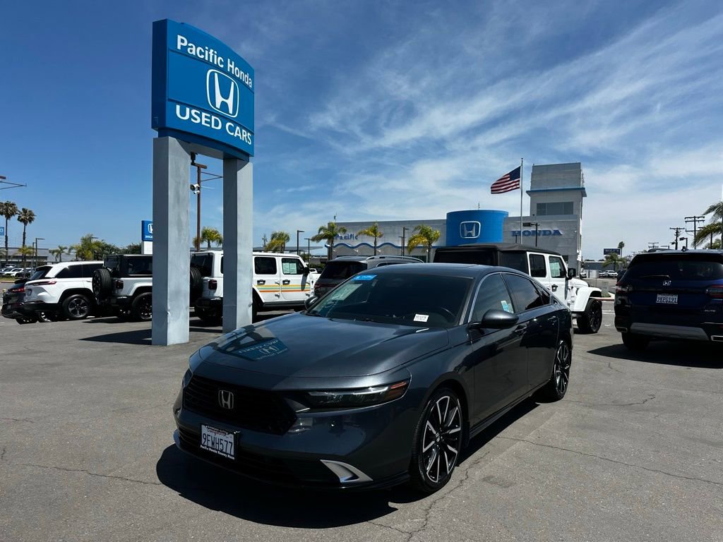 Used 2023 Honda Accord Touring image 2