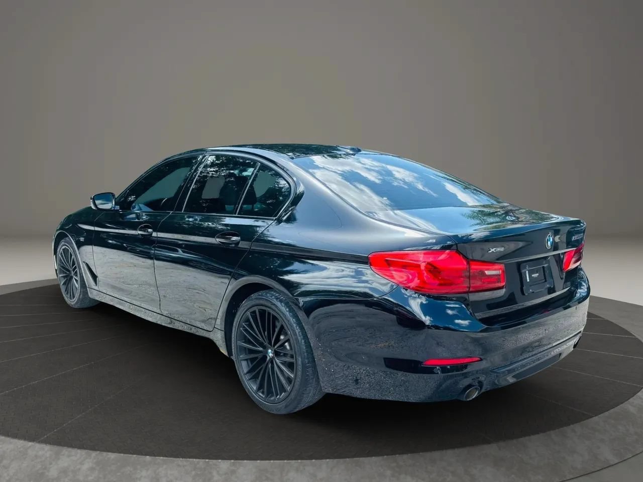 Used 2017 BMW 530i RWD image 3