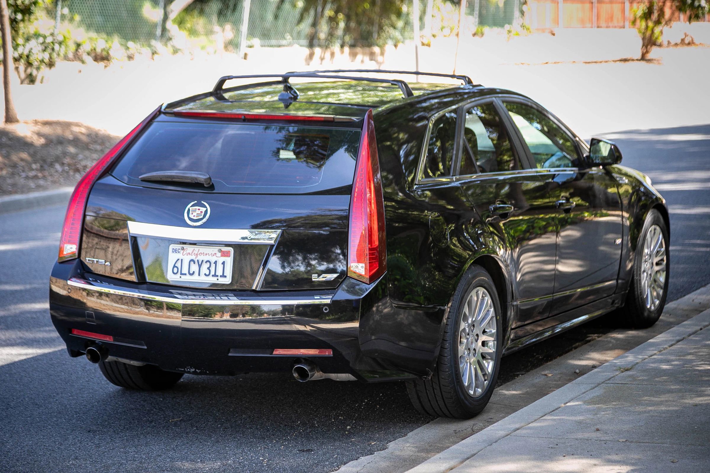 Used 2010 Cadillac CTS Premium image 4