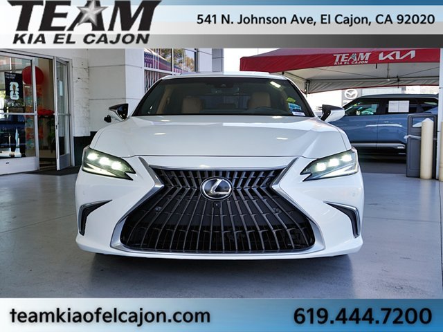 Used 2024 Lexus ES 300h Ultra Luxury w/ Accessory Package (Z2) FWD image 4