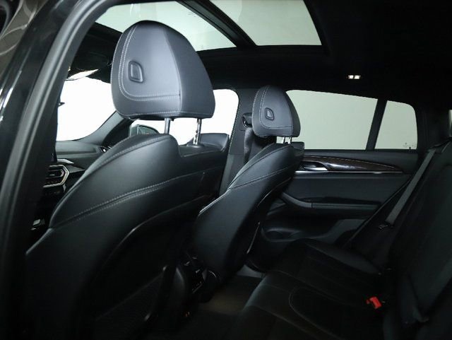 Used 2025 BMW X4 xDrive30i AWD/4WD image 18