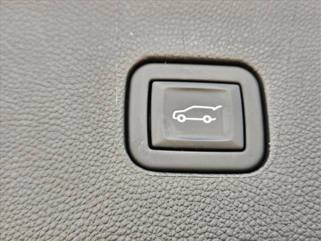 Used 2023 Buick Enclave Avenir w/ Avenir Technology Package FWD image 29