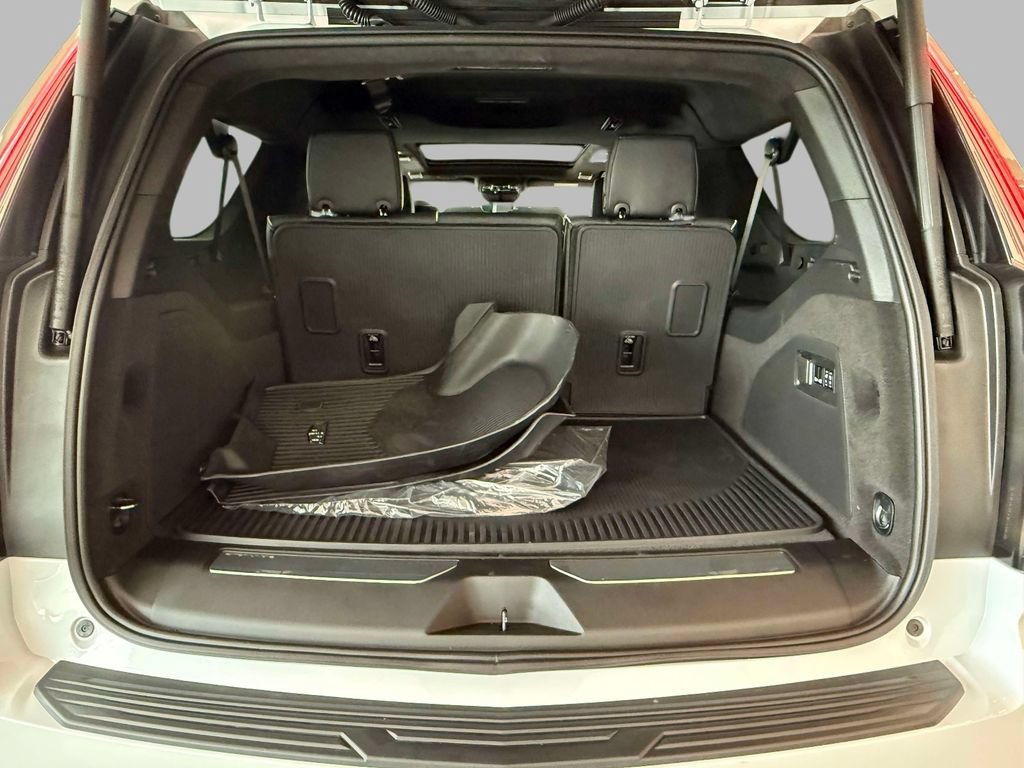 Used 2026 Cadillac Escalade ESV Platinum Luxury w/ LPO, Floor Liner Package AWD/4WD image 30