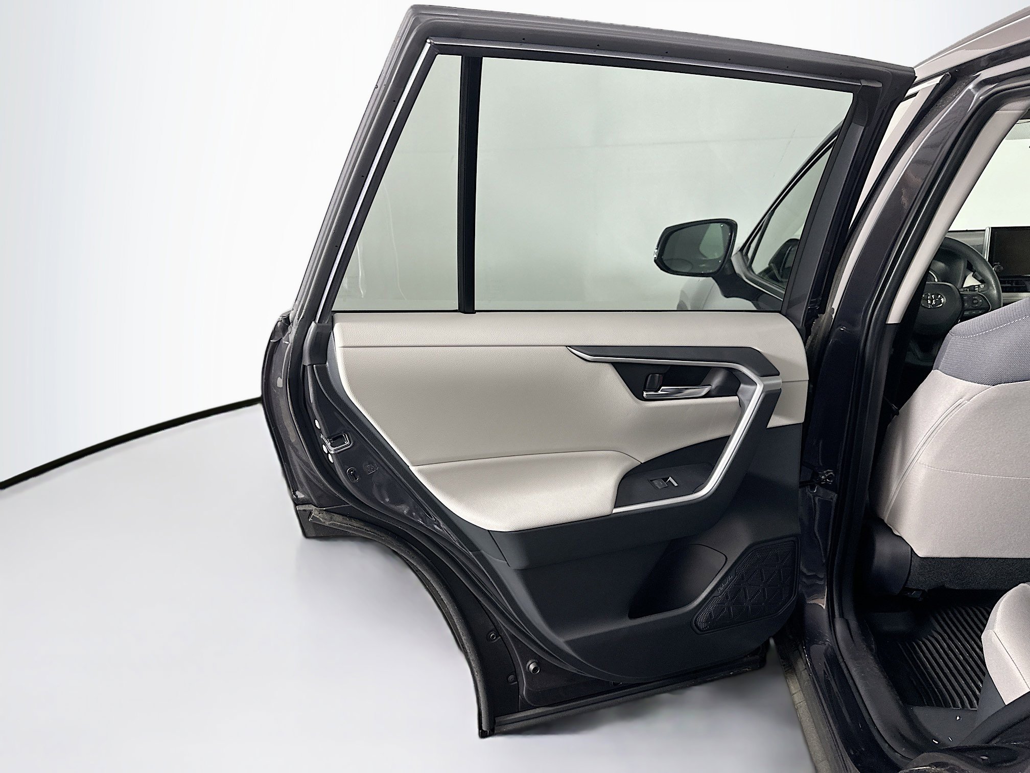 Used 2025 Toyota RAV4 XLE w/ Convenience Package image 27