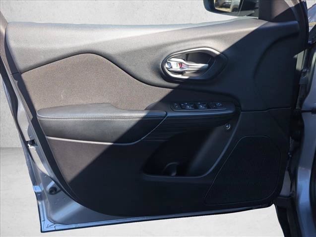 Used 2016 Jeep Cherokee Sport FWD image 13