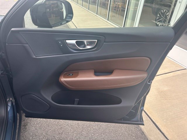 Certified 2025 Volvo XC60 B5 Plus w/ Climate Package AWD/4WD image 14