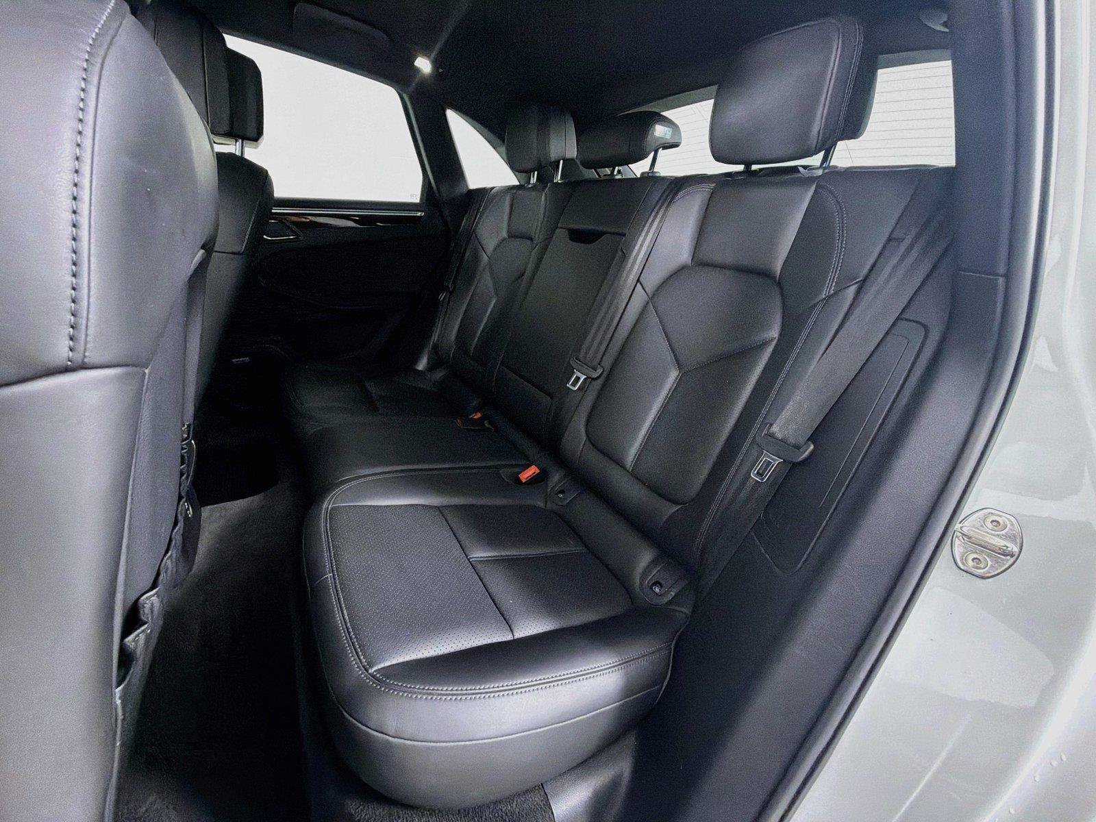 Certified 2022 Porsche Macan AWD/4WD image 20