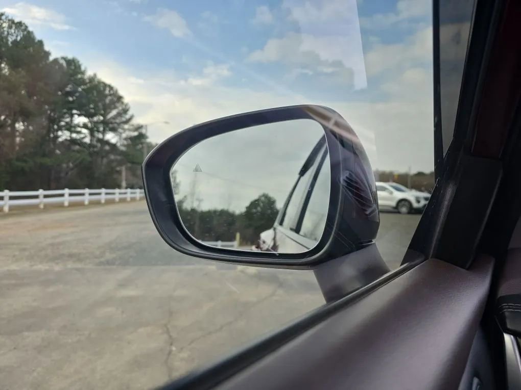 Used 2022 Nissan Rogue SV w/ SV Premium Package image 25