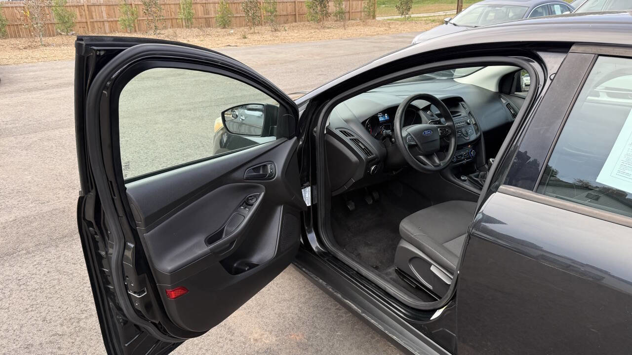 Used 2015 Ford Focus S image 9