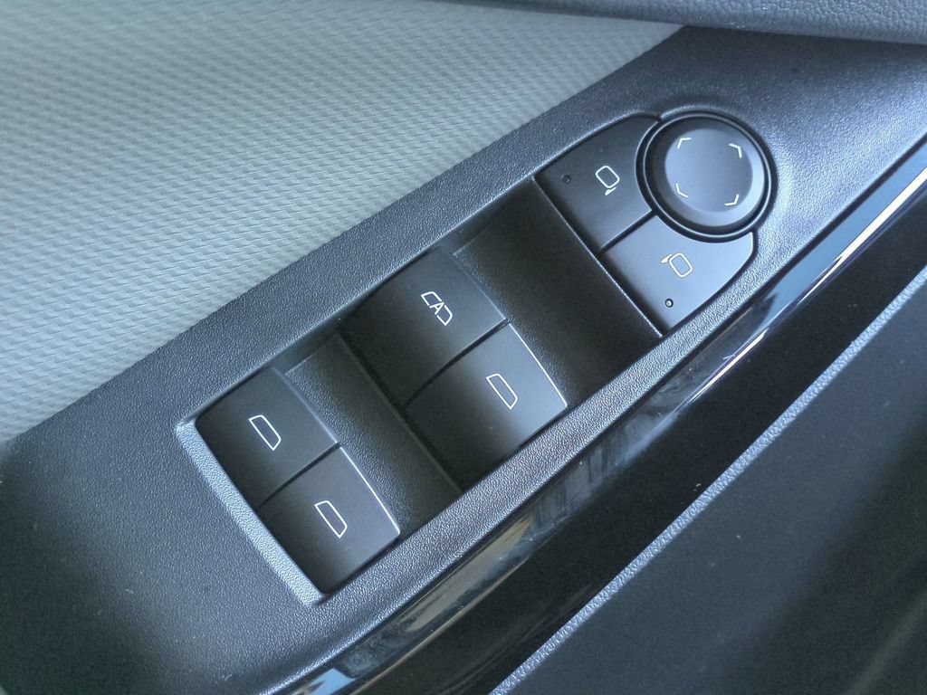 Used 2025 Chevrolet Equinox LT w/ Convenience Package II AWD/4WD image 28