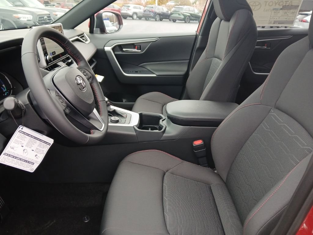 New 2025 Toyota RAV4 SE image 7