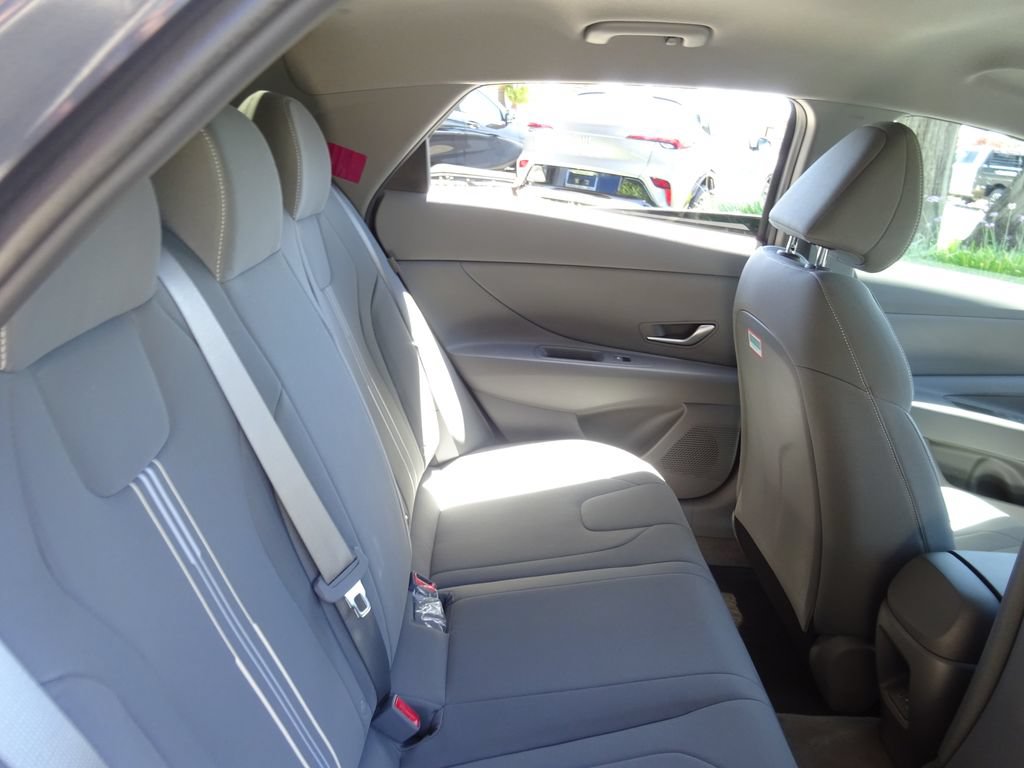 Used 2025 Hyundai Elantra Hybrid FWD image 22