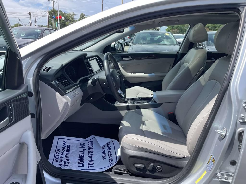 Used 2019 Hyundai Sonata Limited w/ Ultimate Package 02 FWD image 16