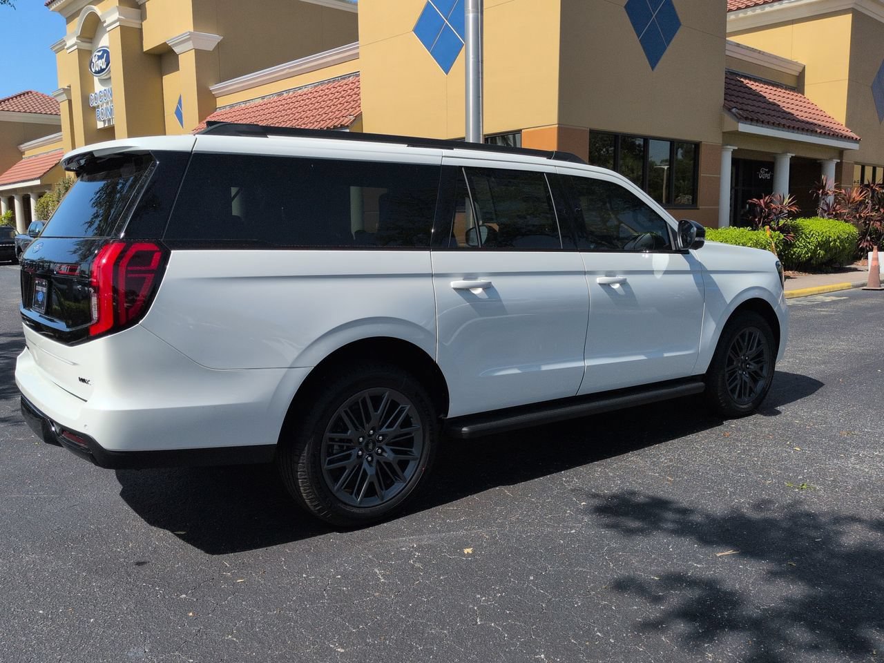 New 2026 Ford Expedition Max Platinum w/ Stealth Appearance Package AWD/4WD image 4