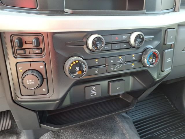 New 2025 Ford F550 4x4 Regular Cab Super Duty image 13