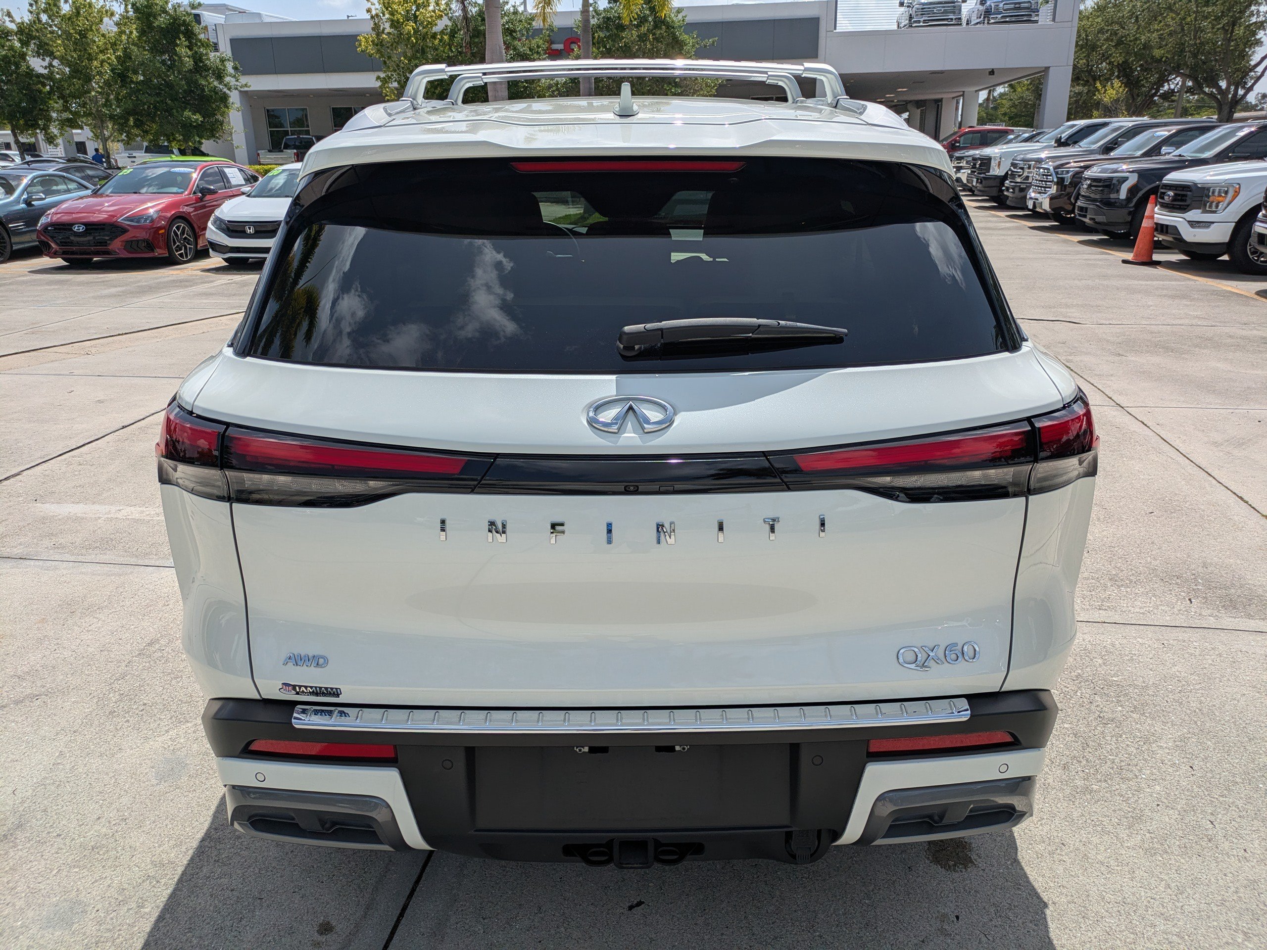 Used 2025 INFINITI QX60 Sensory w/ Vision Package AWD/4WD image 5
