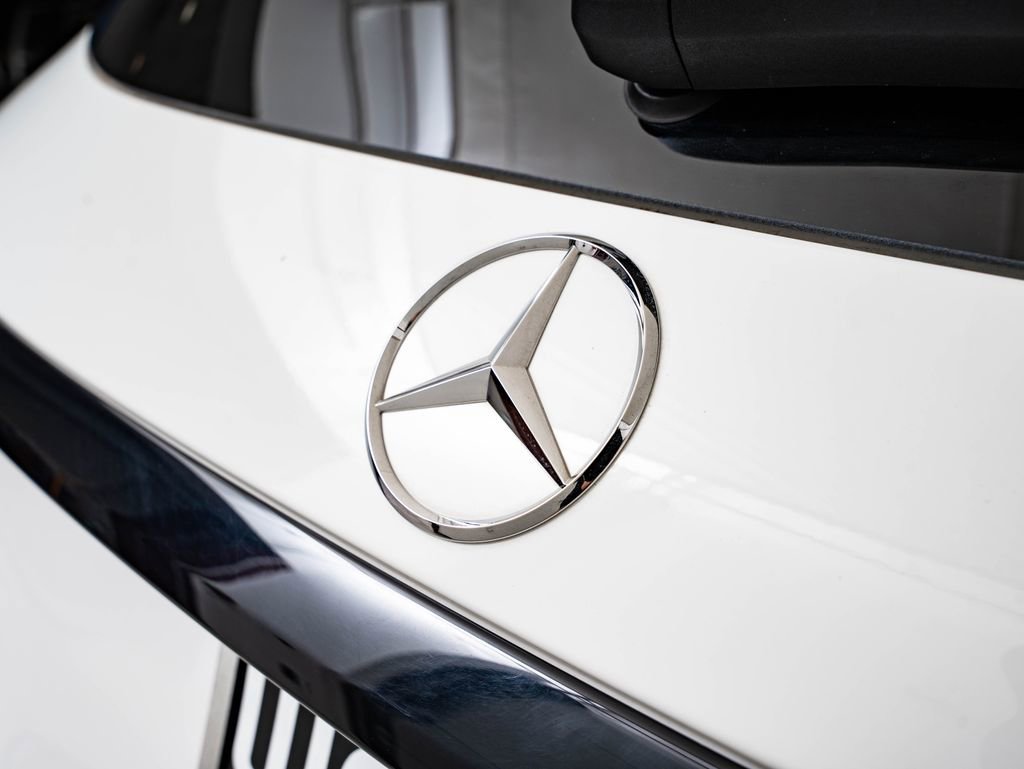 Used 2025 Mercedes-Benz GLC 300 4MATIC image 18