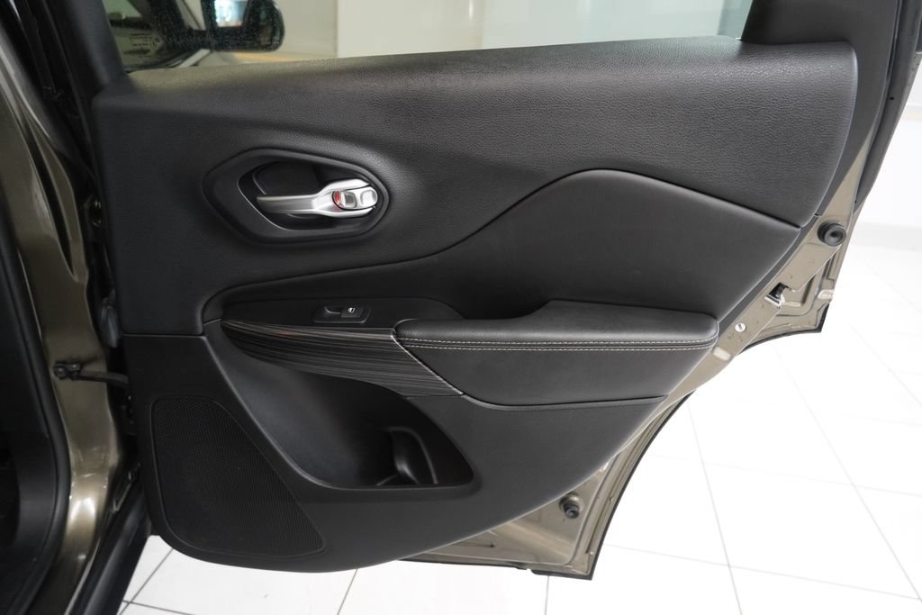 Used 2014 Jeep Cherokee Limited AWD/4WD image 31