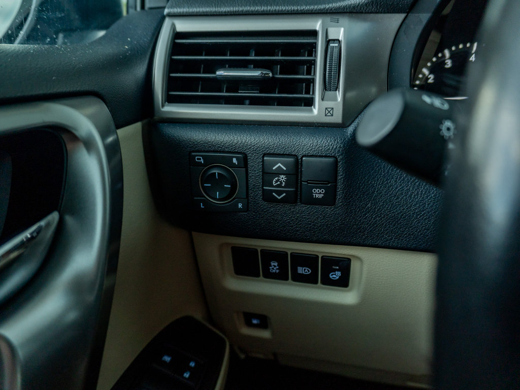 Used 2023 Lexus GX 460 Premium w/ Accessory Package AWD/4WD image 28