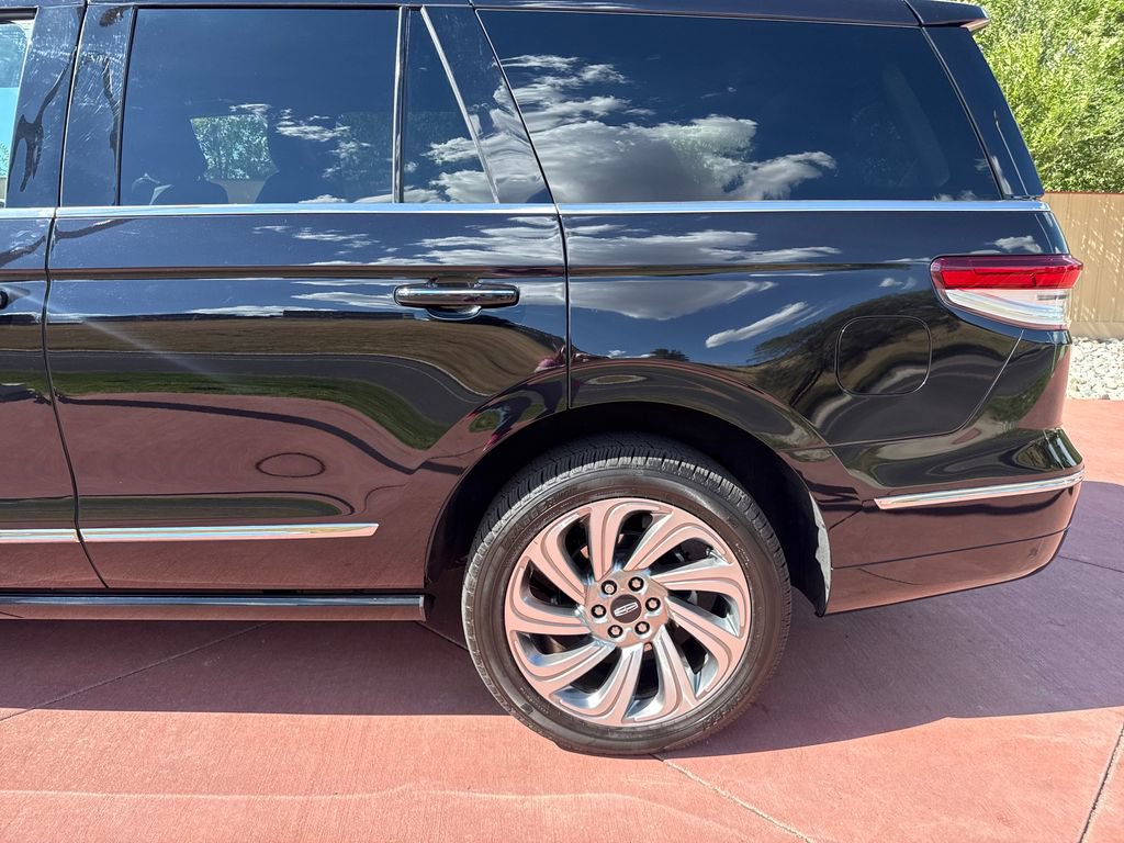 Used 2024 Lincoln Navigator Premiere AWD/4WD image 38