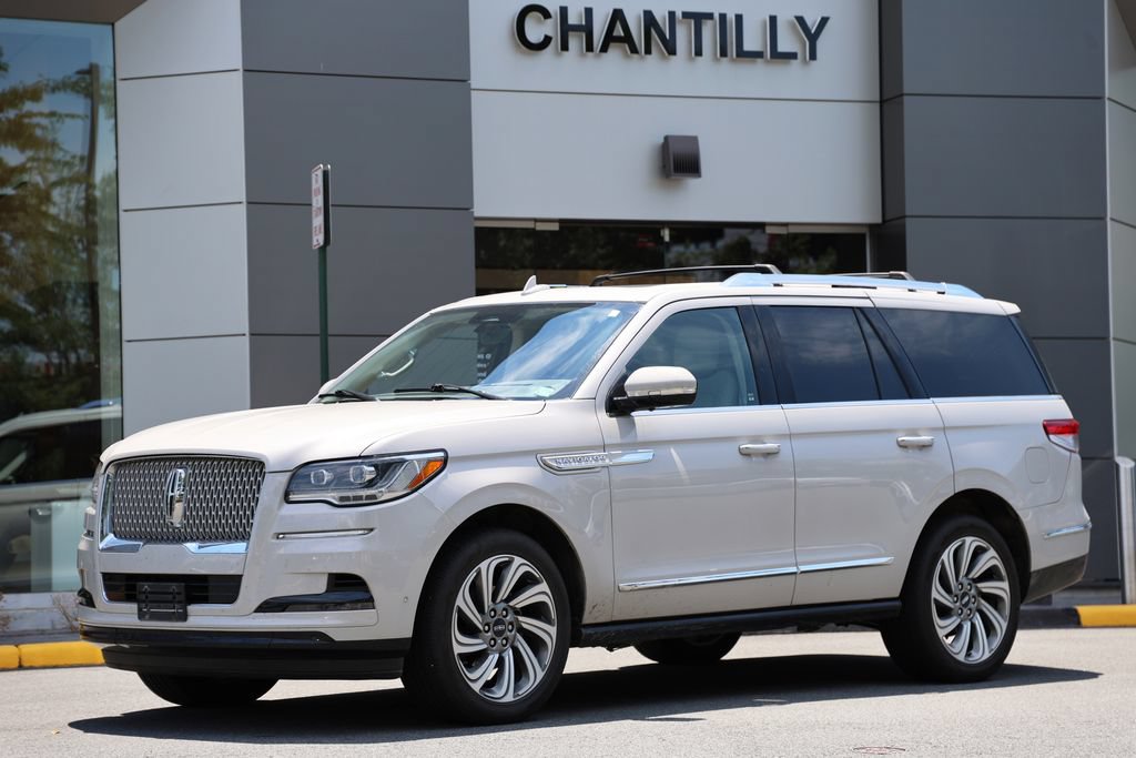 Used 2023 Lincoln Navigator Reserve AWD/4WD image 1