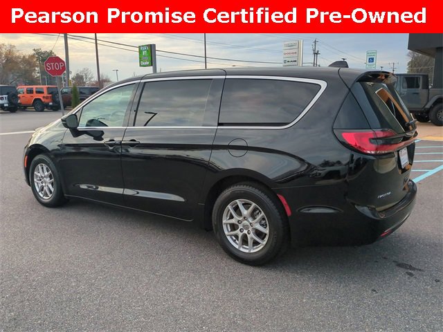 Used 2024 Chrysler Pacifica Touring-L image 6