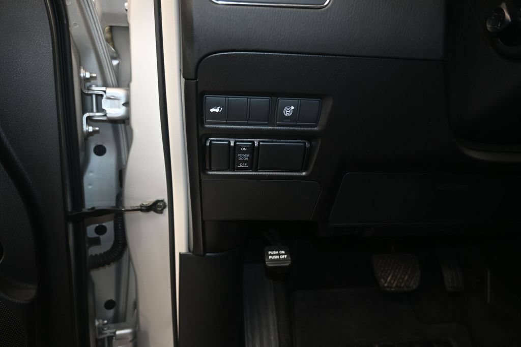 Used 2021 Nissan Armada SL w/ Captain's Chairs Package AWD/4WD image 12
