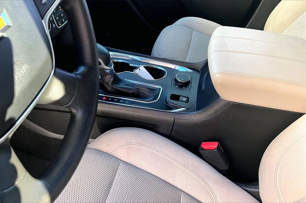 Used 2023 Chevrolet Traverse LS w/ Safety Package image 18