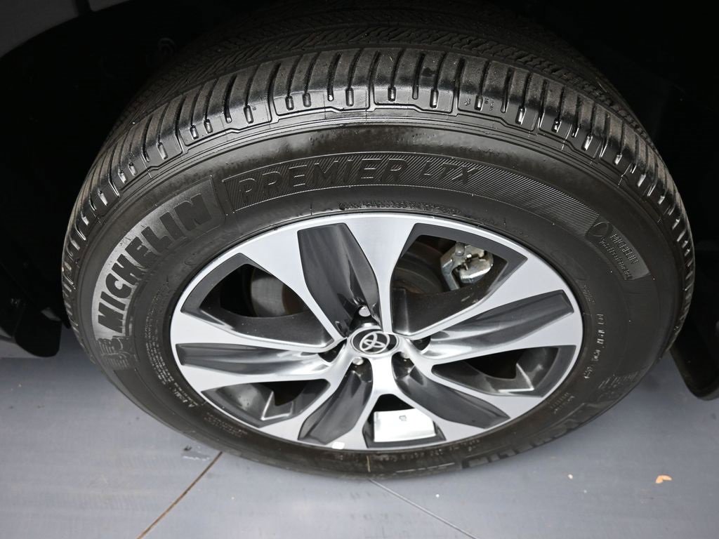Certified 2023 Toyota Highlander XLE image 15