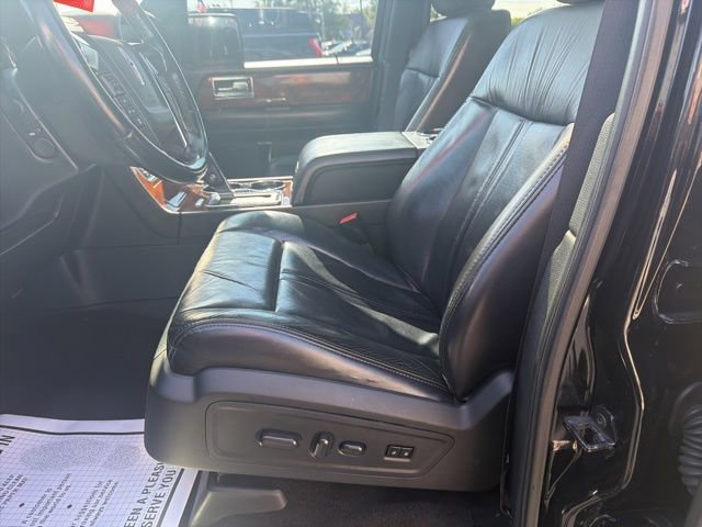 Used 2016 Lincoln Navigator Select AWD/4WD image 26