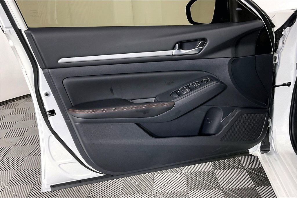 New 2026 Nissan Altima 2.5 SR AWD/4WD image 41