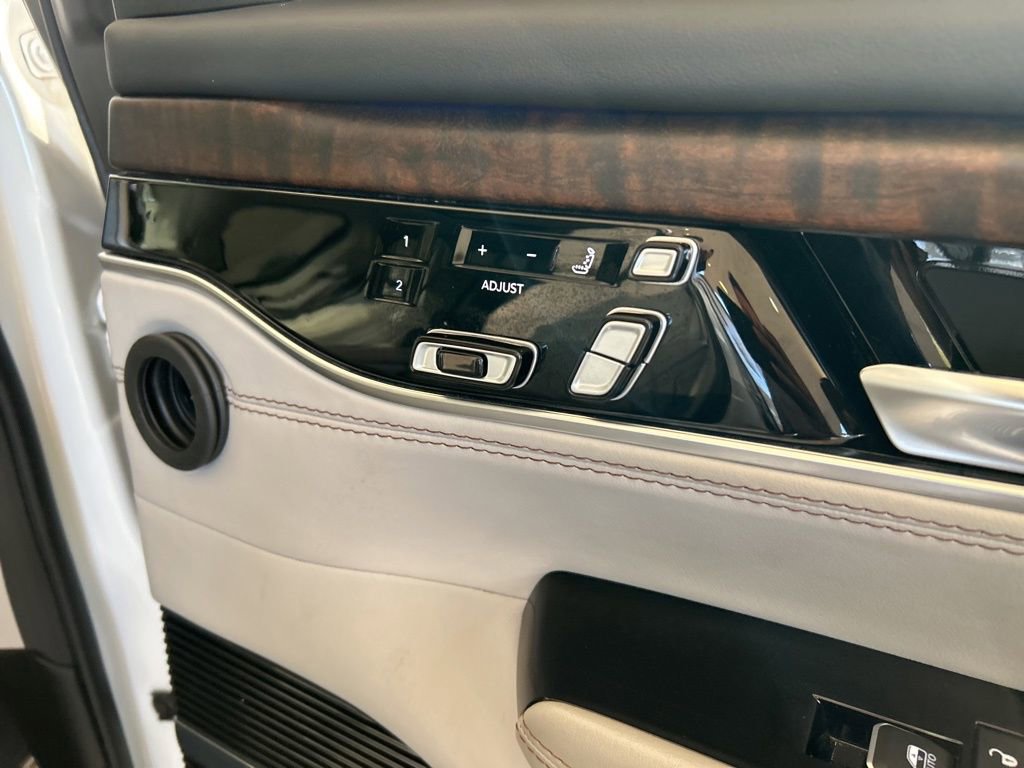 Used 2023 Jeep Grand Wagoneer L Series II image 32