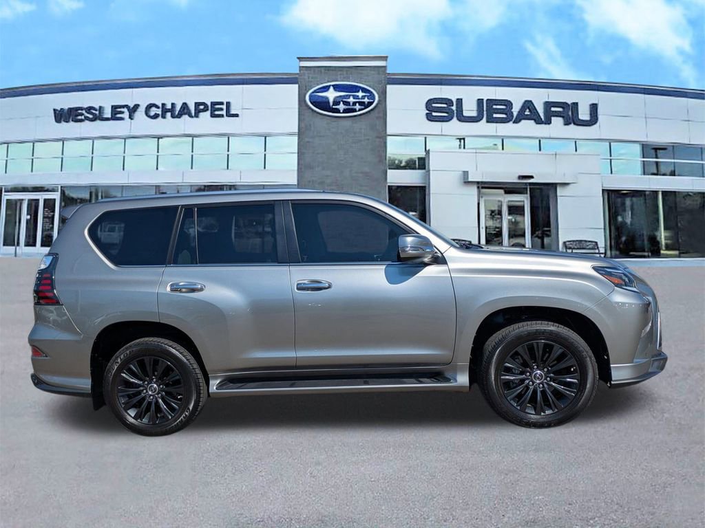 Used 2023 Lexus GX 460 Premium w/ Accessory Package image 4