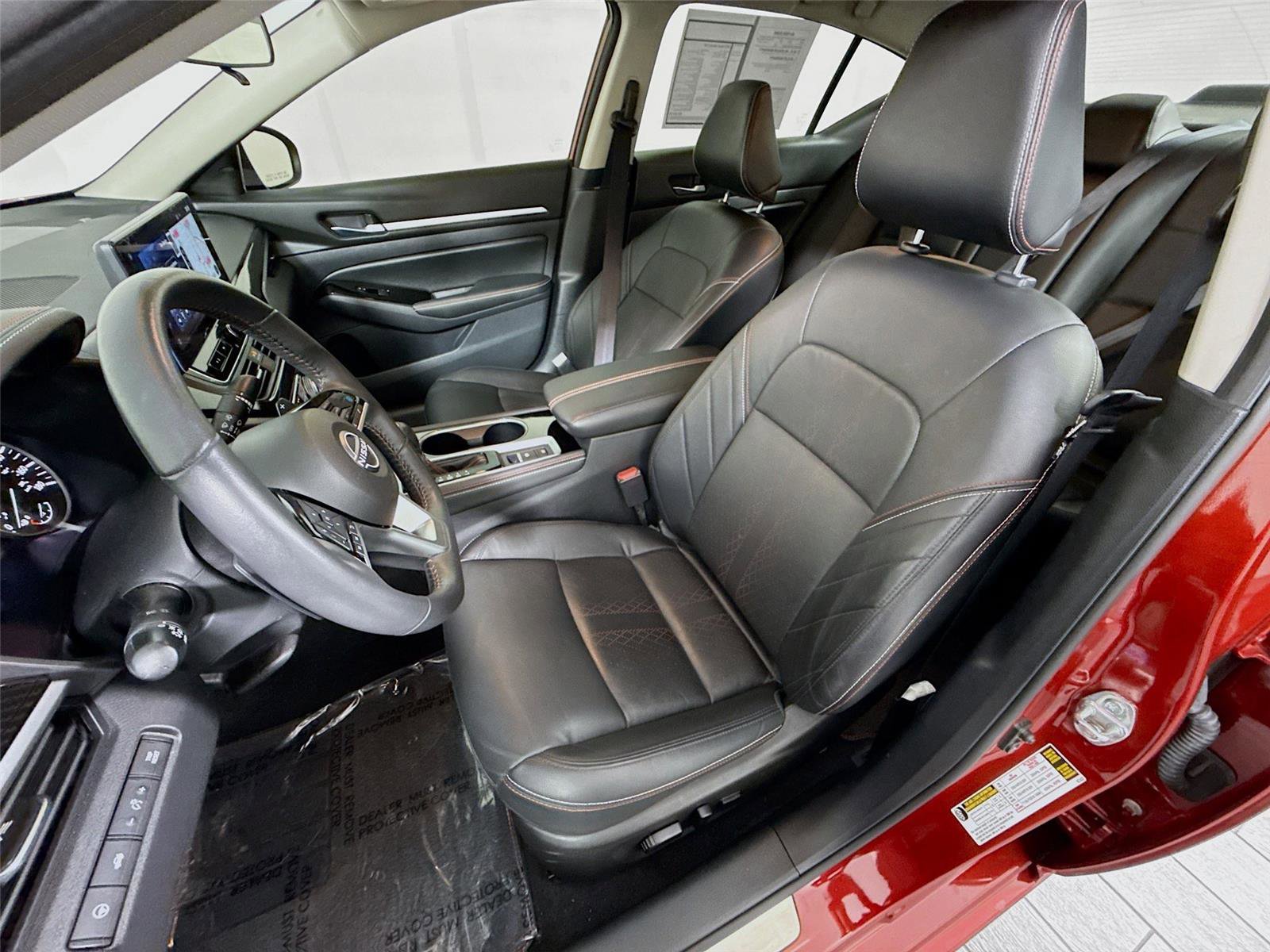 Used 2024 Nissan Altima 2.0 SR image 2