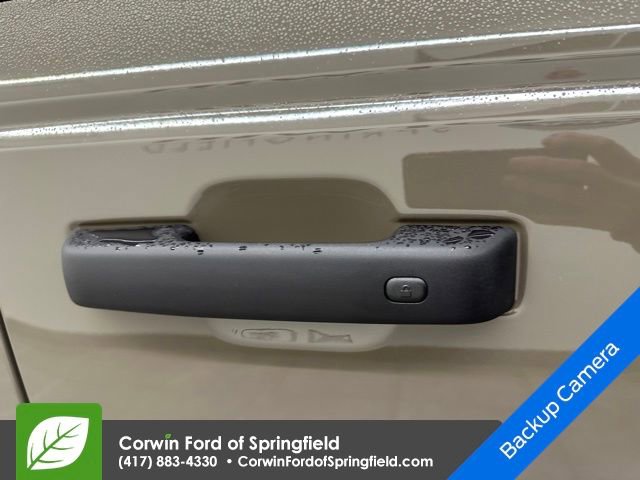 New 2025 Ford Bronco Badlands image 13