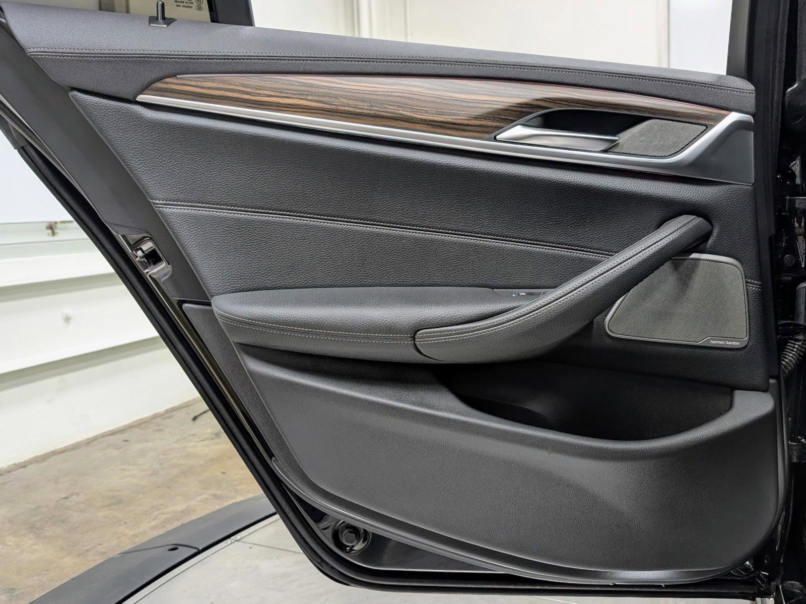 Used 2022 BMW M550i xDrive image 18