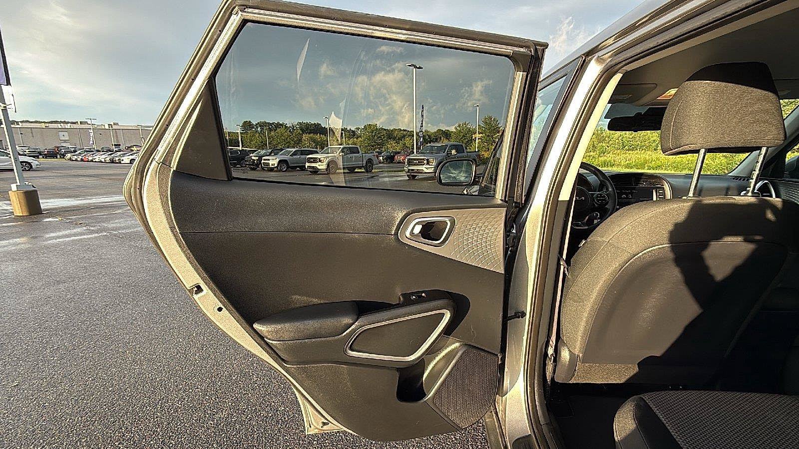 Used 2023 Kia Soul LX w/ Option Group 015 FWD image 19