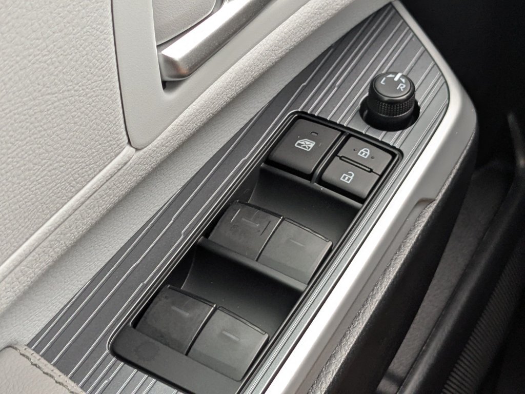New 2026 Toyota Sienna XLE FWD image 22