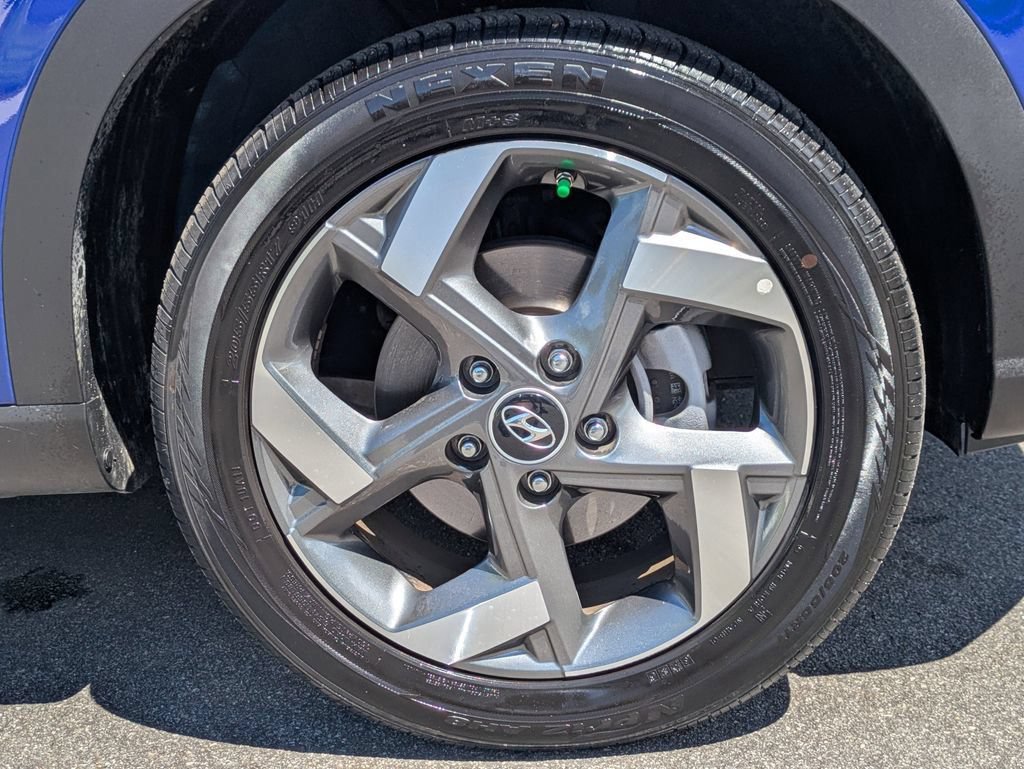 Certified 2025 Hyundai Venue SEL FWD image 10