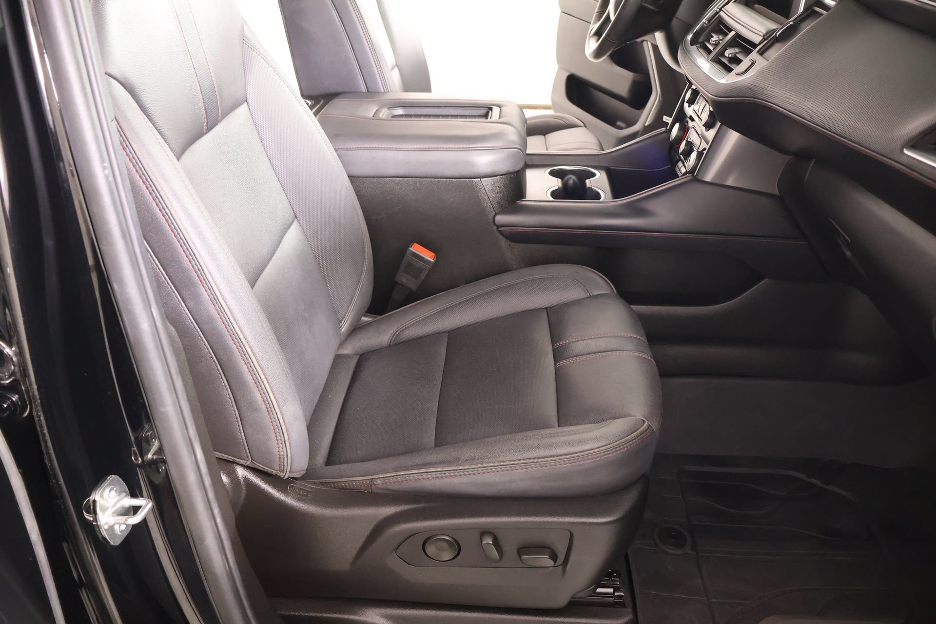 Used 2024 Chevrolet Tahoe RST w/ Luxury Package AWD/4WD image 15