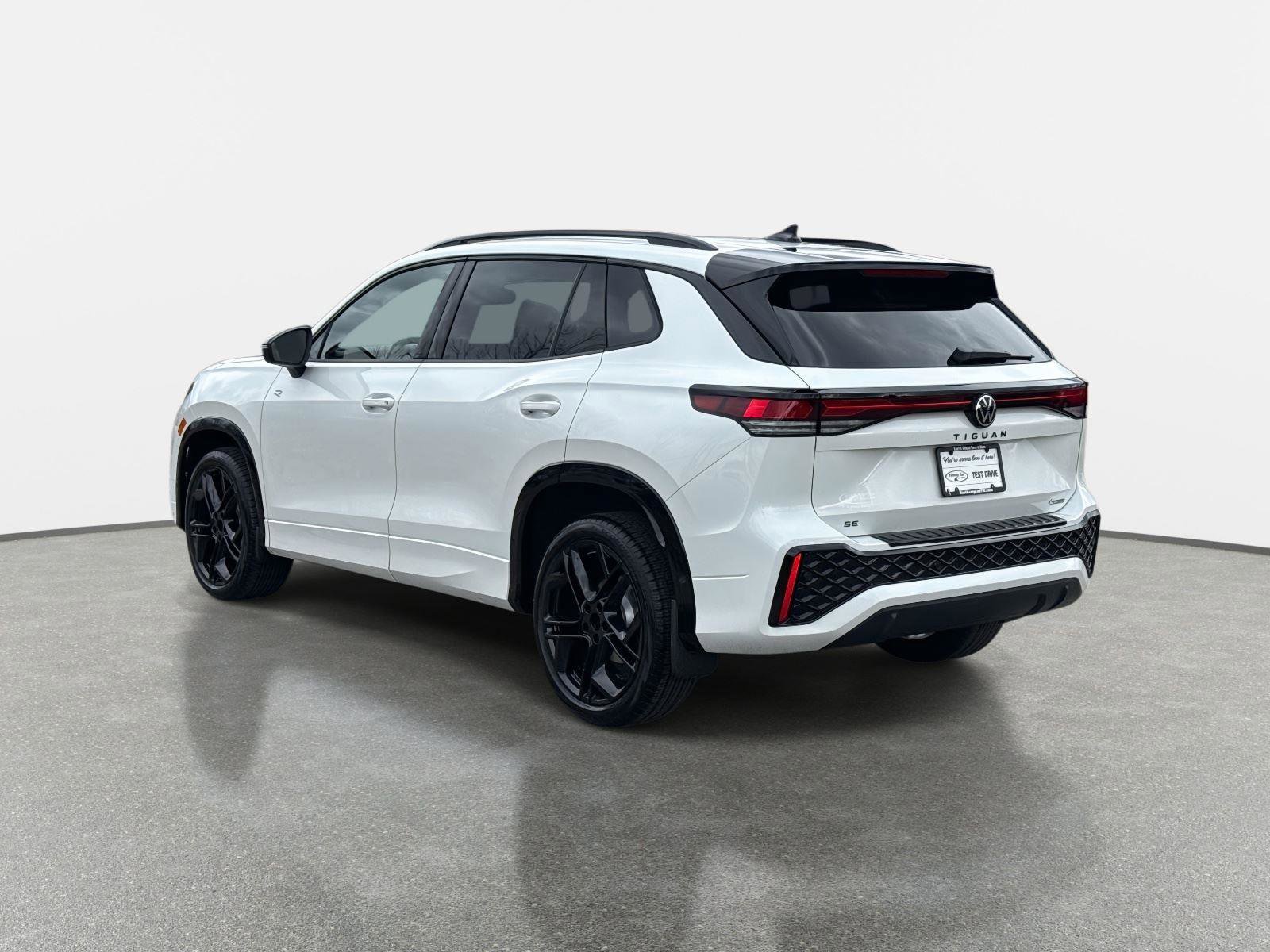 New 2026 Volkswagen Tiguan SE R-Line image 7