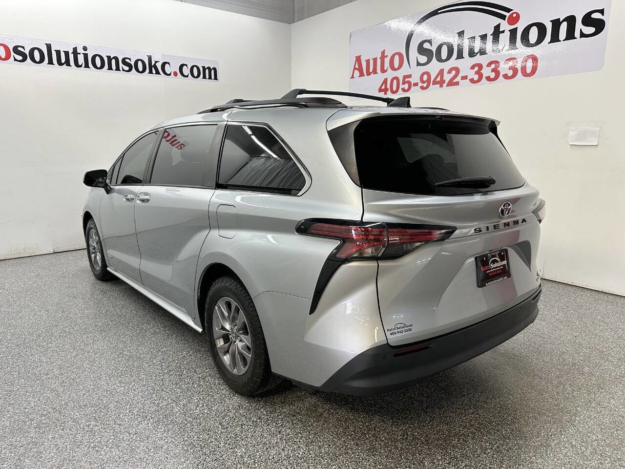 Used 2021 Toyota Sienna XLE image 5