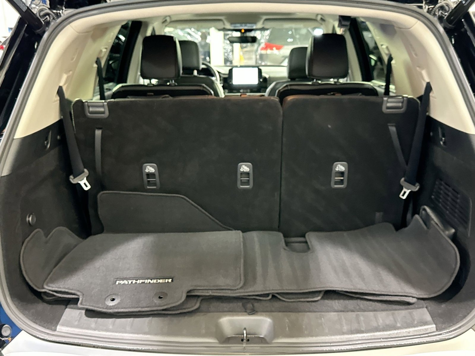 Used 2023 Nissan Pathfinder Platinum image 36