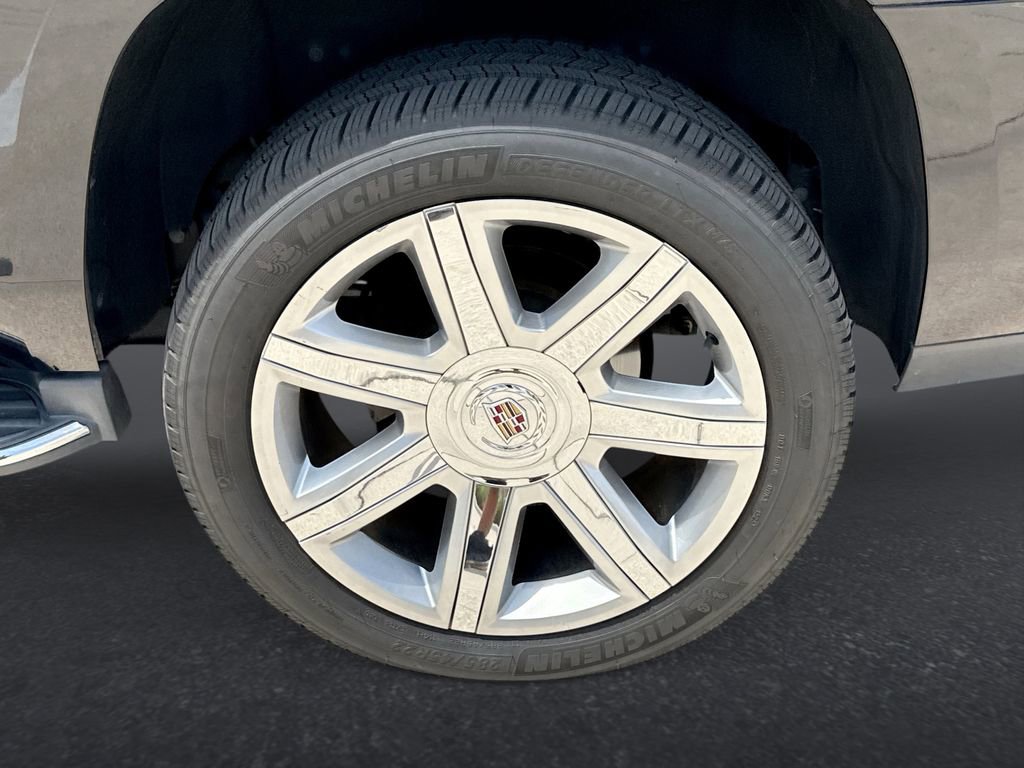 Used 2015 Cadillac Escalade Luxury RWD image 32