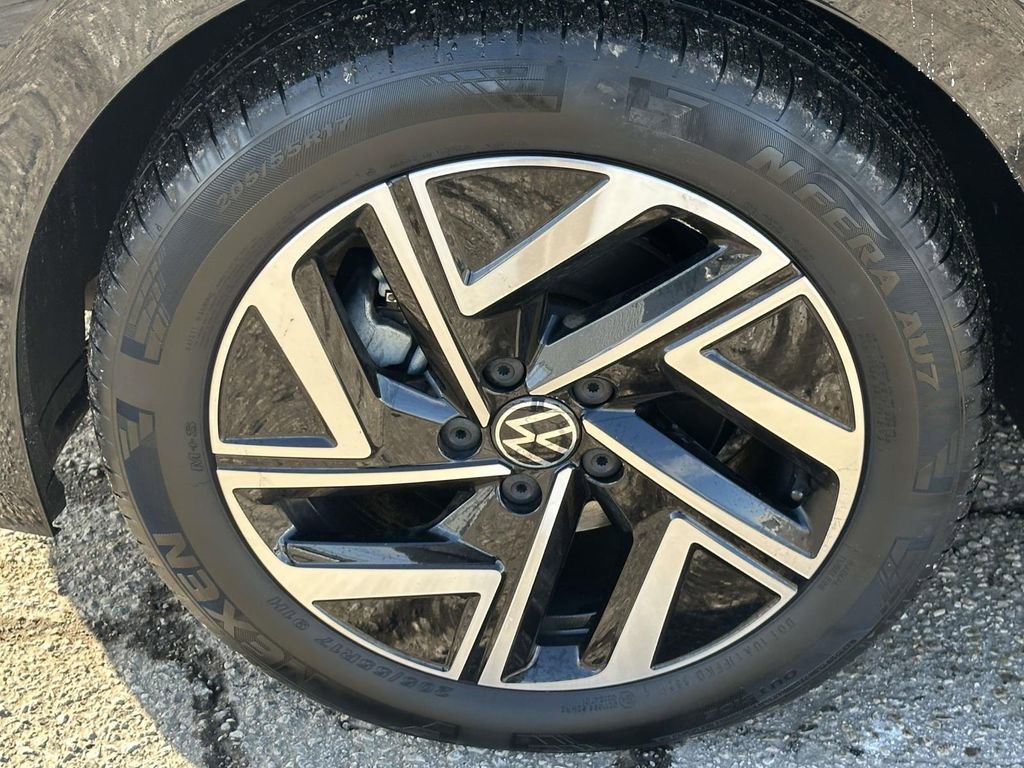 Certified 2022 Volkswagen Jetta SEL image 9