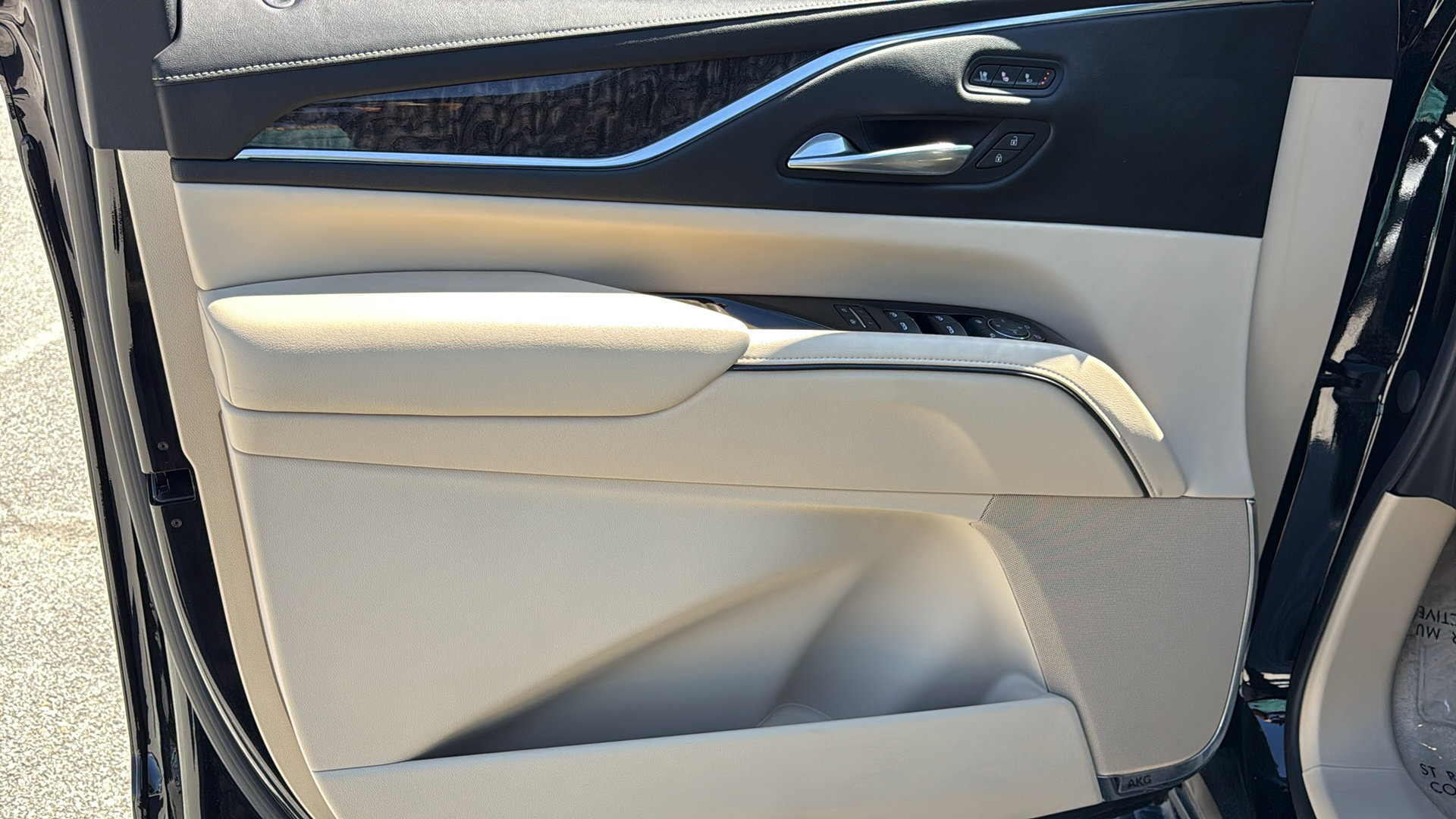 Certified 2022 Cadillac Escalade Premium Luxury w/ Performance Package image 10