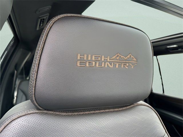 Used 2022 Chevrolet Suburban High Country image 16